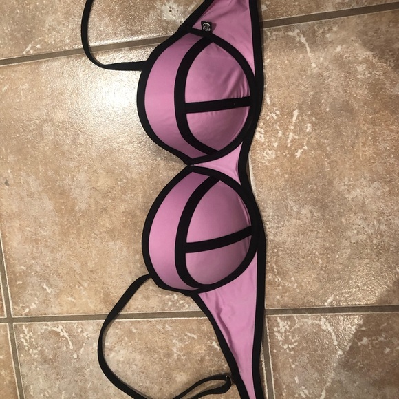 Bathing suit top - Picture 1 of 3